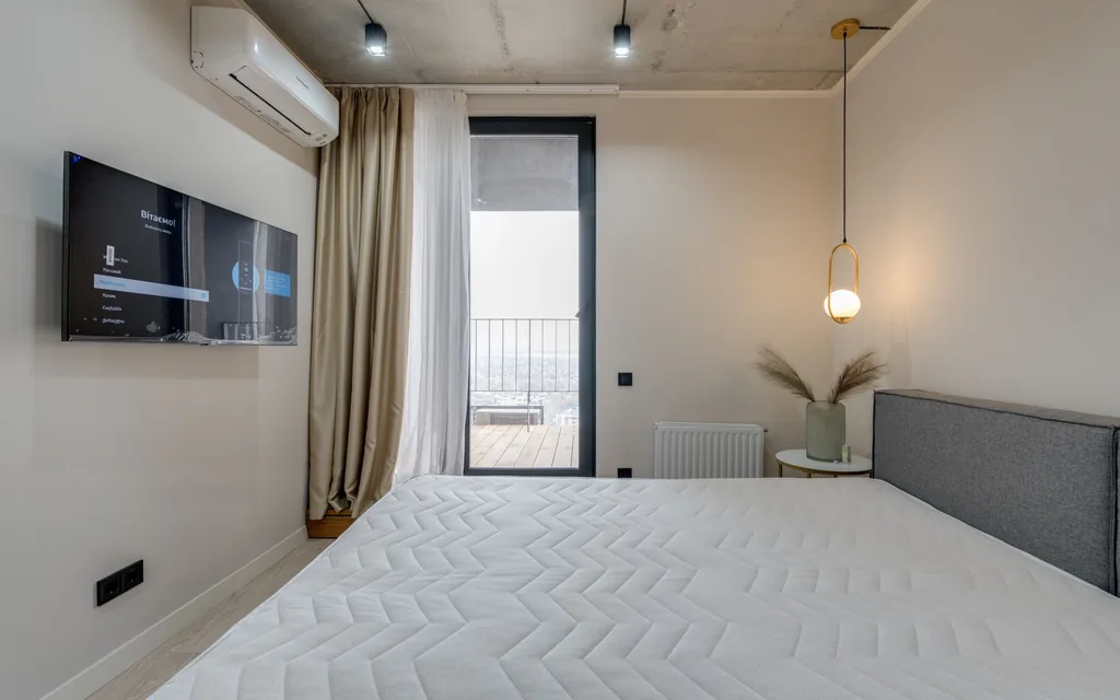 Bedroom with a plain mattress on a low base