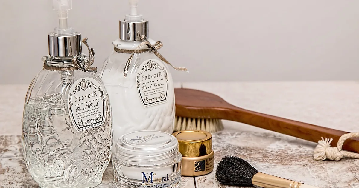 goop: Own-Brand Beauty vs Curated Picks, G. Label Sizing and Supplement Caution